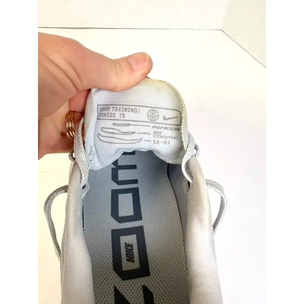 Nike Air Zoom Vomero 15 Running Shoes Womens Sz 8 Pure Platinum Metallic Silver